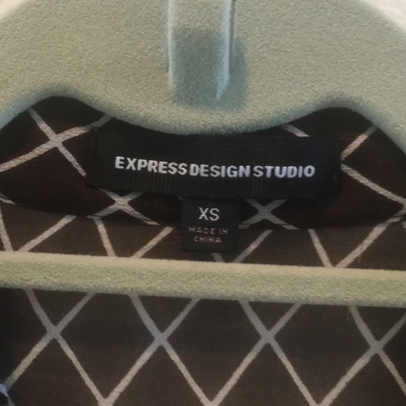 Express blouse🌼 - Picture 4 of 5